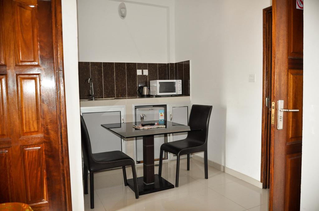 Guest House Lumen Lome Exterior photo