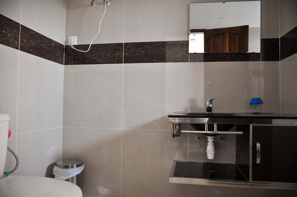 Guest House Lumen Lome Exterior photo